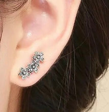 Load image into Gallery viewer, LILY FLOWERS EARRINGS
